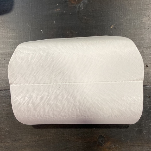 Michael Kors white glass case. Excellent condition. No glasses included​​​​​​​ - Picture 3 of 4